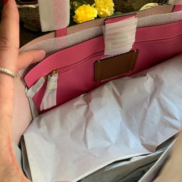 SOLD⛔️Authentic COACH Colorblock Pebbled natural leather snap Logo large tote - Picture 10 of 16